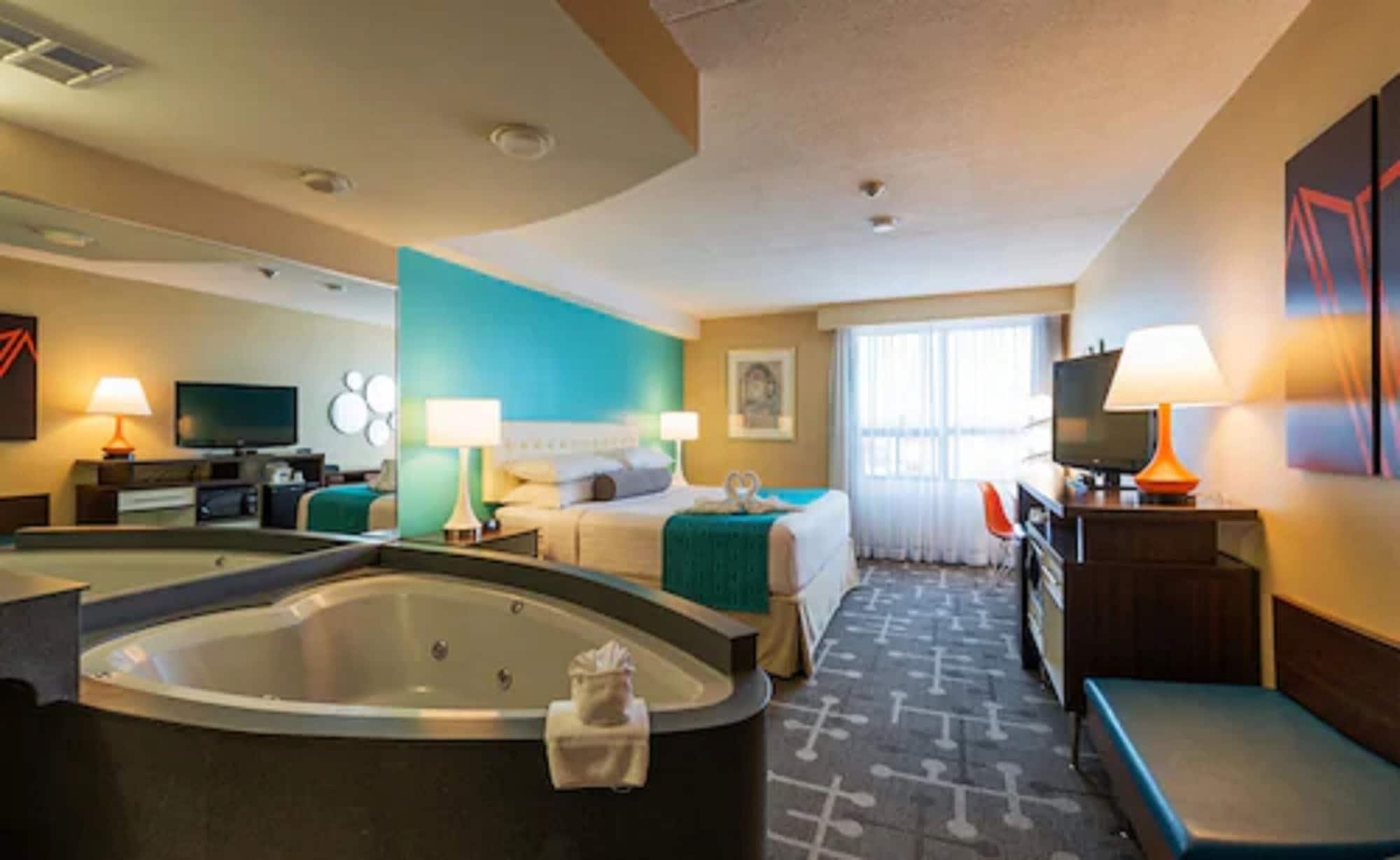 Howard Johnson Plaza By Wyndham By The Falls Hotel