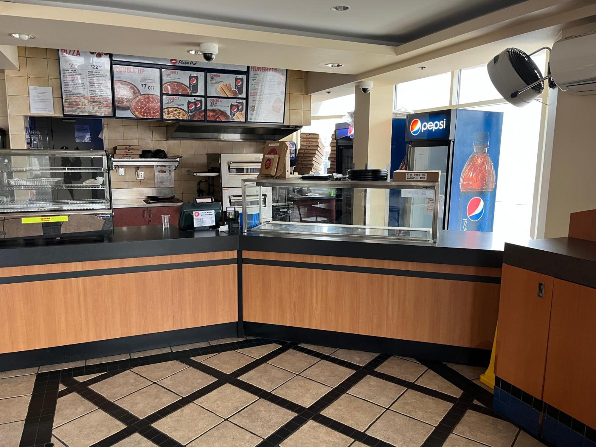 Hotel Howard Johnson Plaza By Wyndham By The Falls 3*