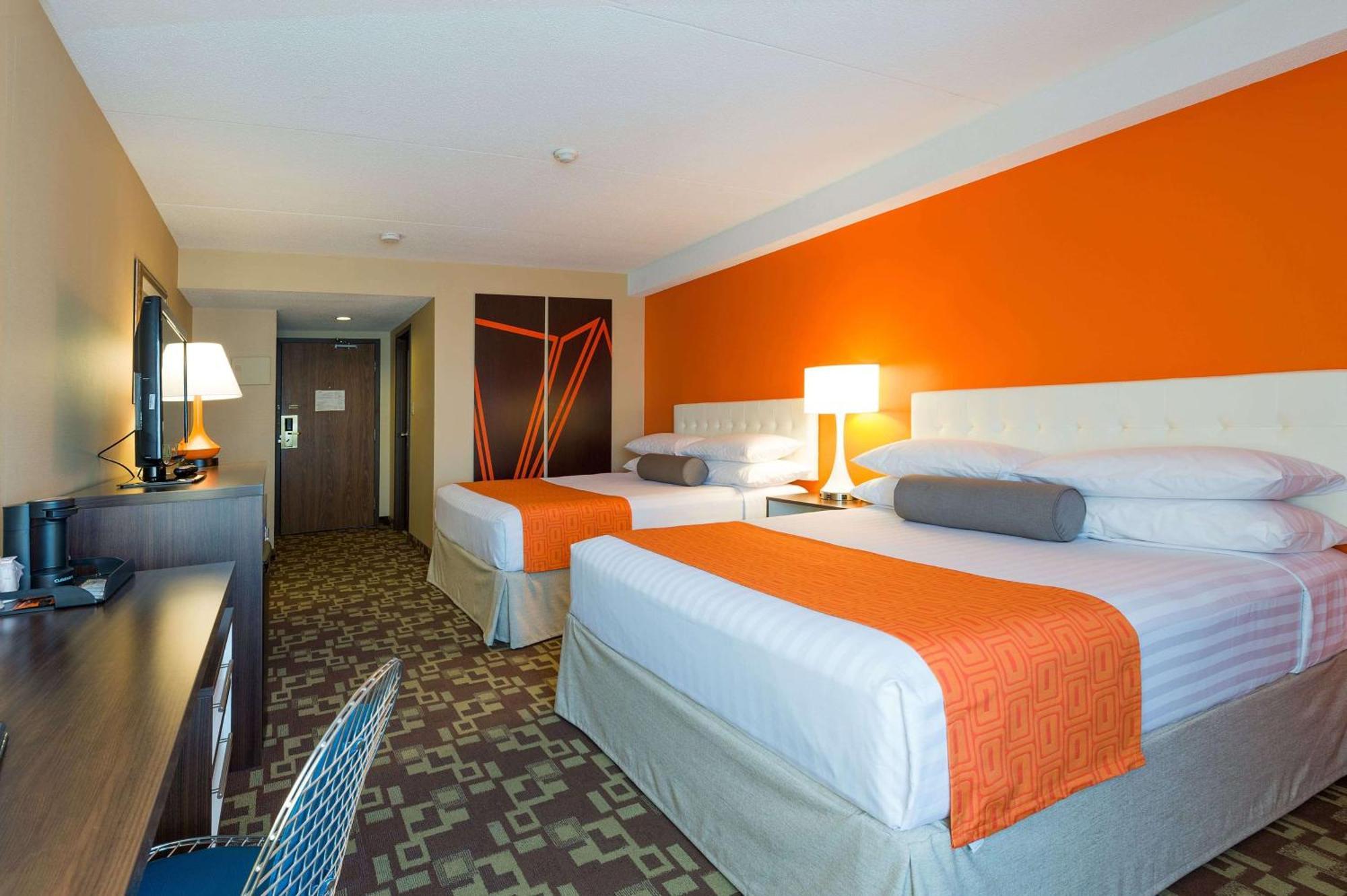 Hotel Howard Johnson Plaza By Wyndham By The Falls Niagara Falls