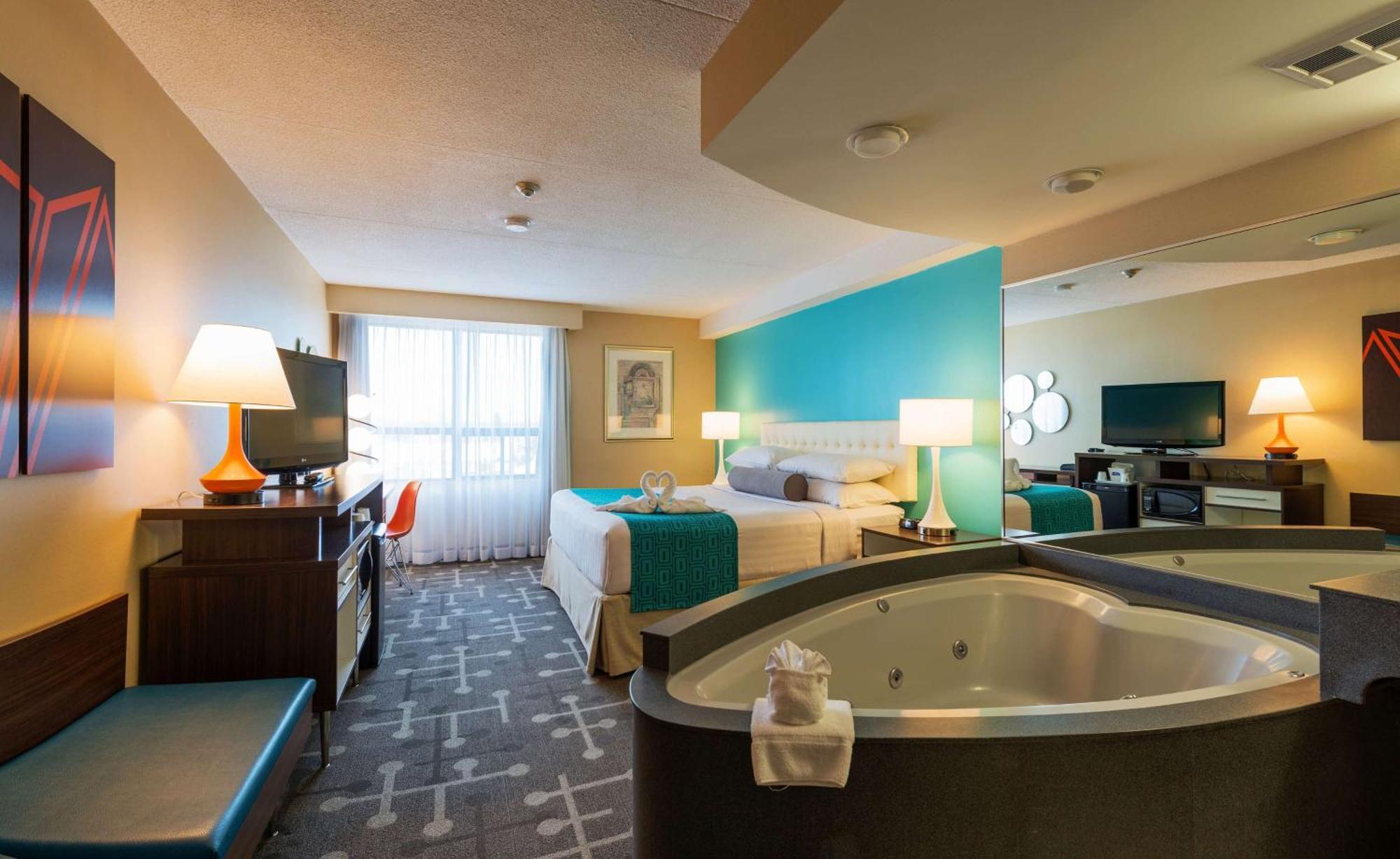 Howard Johnson Plaza By Wyndham By The Falls