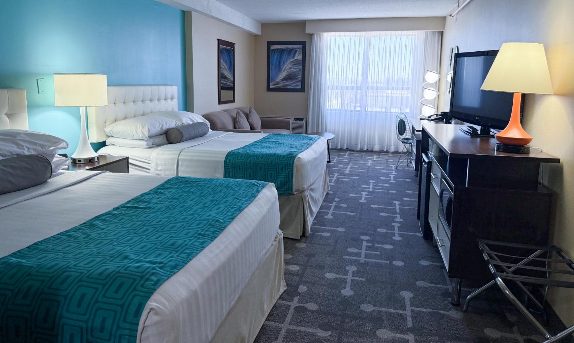 Howard Johnson Plaza By Wyndham By The Falls