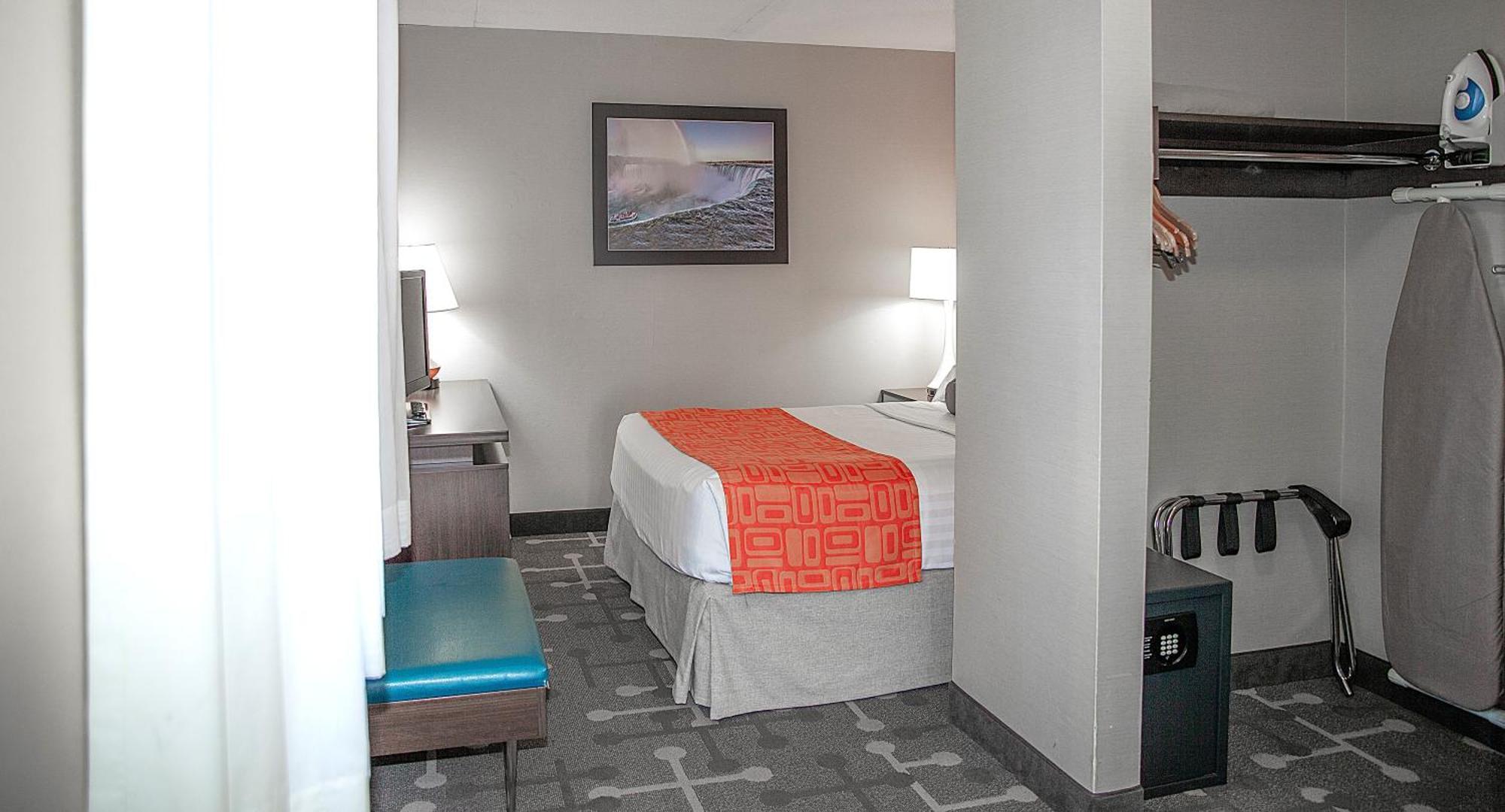 Howard Johnson Plaza By Wyndham By The Falls Hotel Niagara Falls