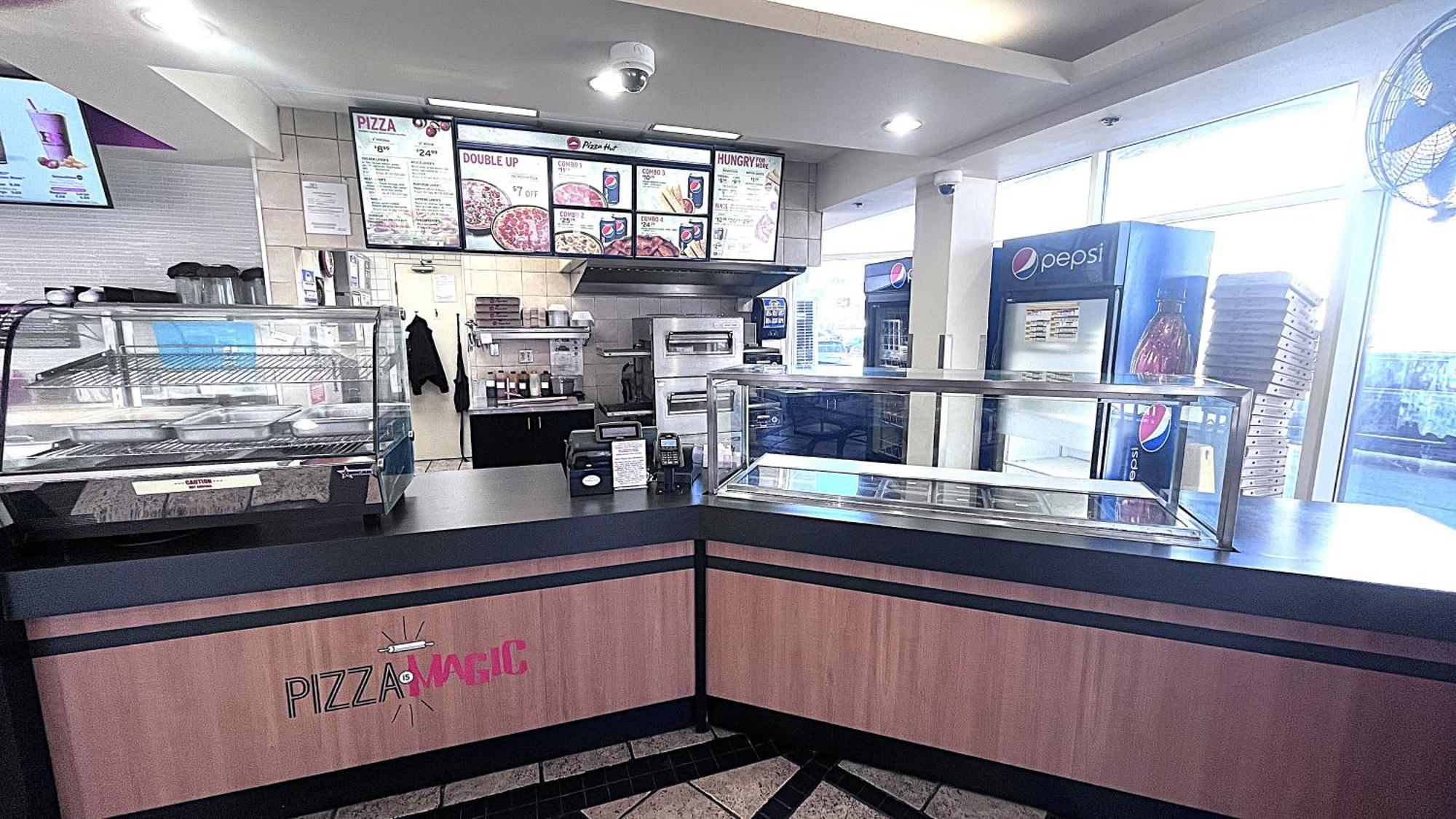 Howard Johnson Plaza By Wyndham By The Falls 3*
