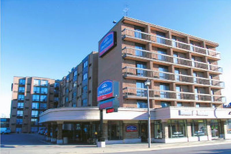 Hotel Howard Johnson Plaza By Wyndham By The Falls 3*