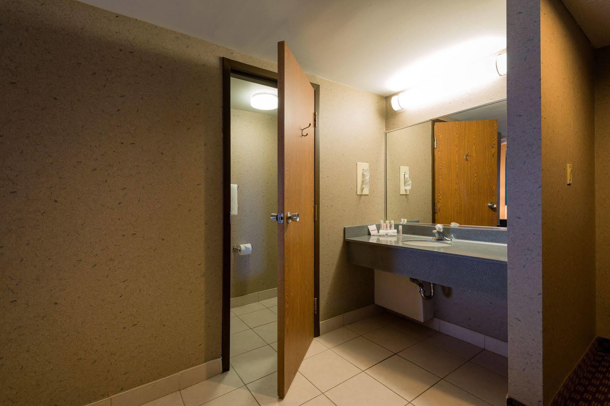 Howard Johnson Plaza By Wyndham By The Falls 3* Niagara Falls