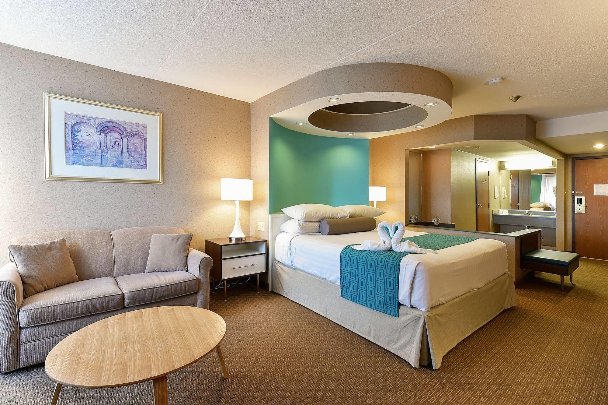 Howard Johnson Plaza By Wyndham By The Falls Hotel Niagara Falls